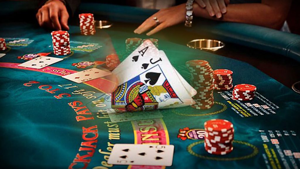 Intertops Poker Offering Blackjack and Extra Spins This Week