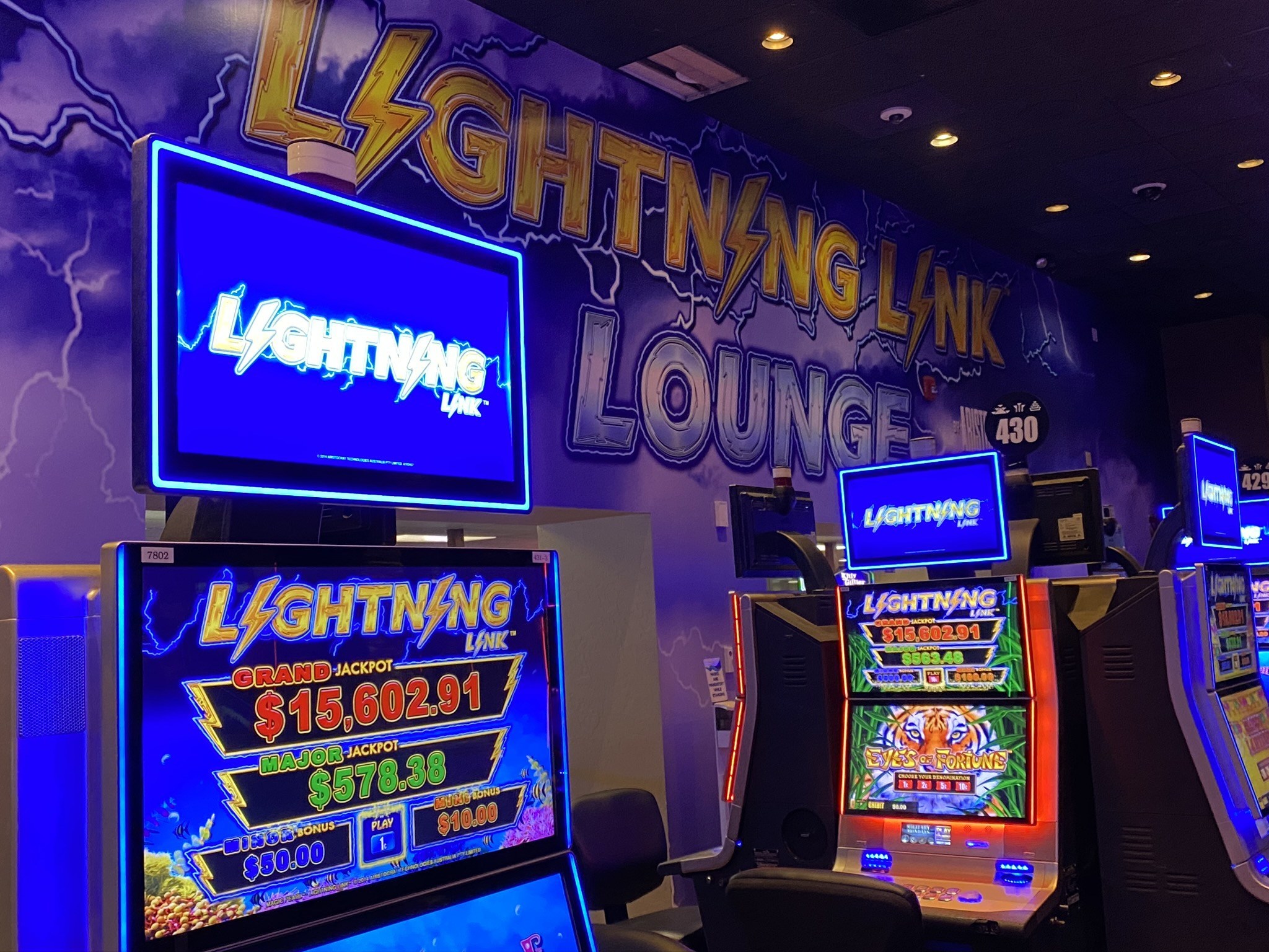 Lightning Link Lounge